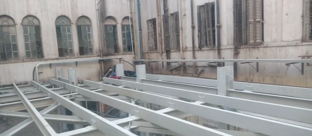 إنشاءات هندسية وتركيبات حديد وتشييد المباني بأقصي معايير الجودة والآمان 5 هيكل معدني ضمن أعمال الإحلال والتجديد بمستشفى القصر العيني القديم