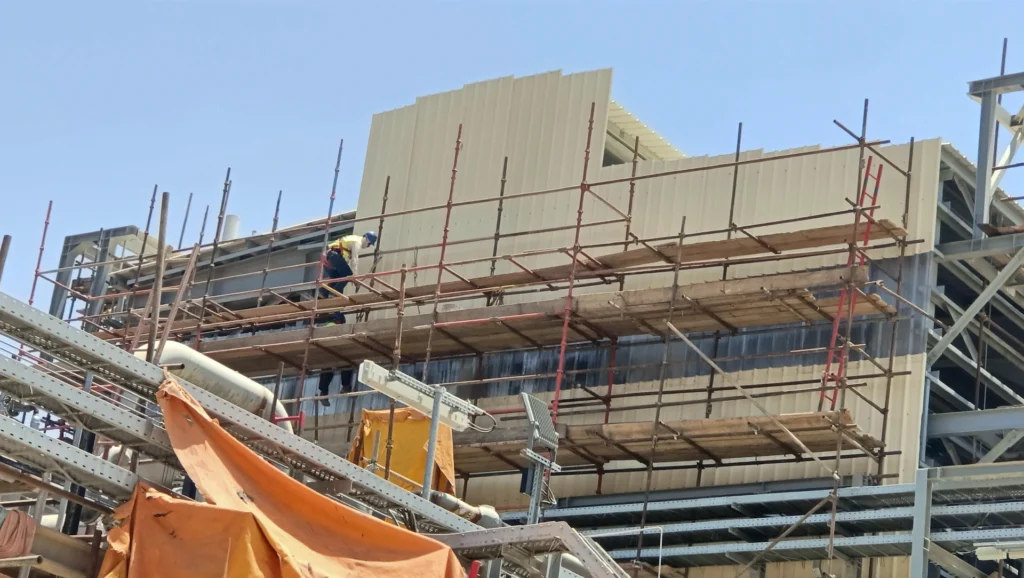 Cladding installation at the phosphate fertilizer complex in Ain Sokhna